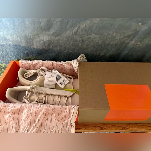 Adidas Stan Smith
Beyonce Ivy Park Ivytopia - Picture 4 of 6